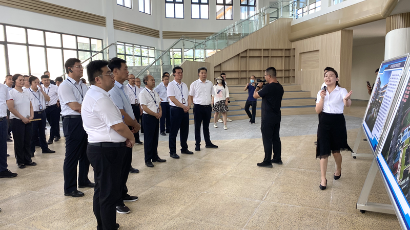 济宁高新区重点项目观摩团考察济宁华都湖滨学校项目